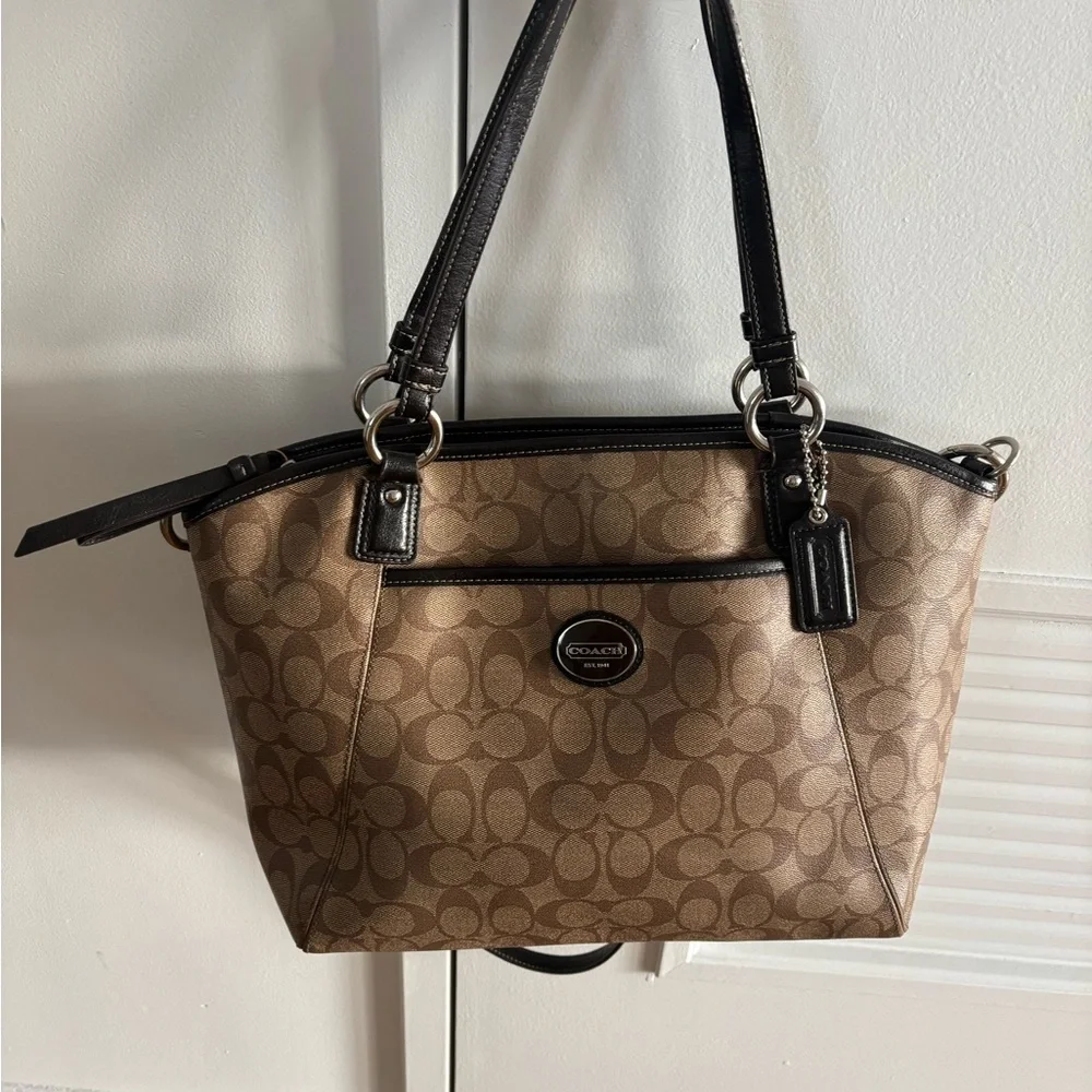Coach tote signature